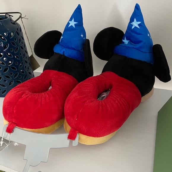 🌙⭐️NWT Mickey Mouse Slippers🌙⭐️ - Picture 4 of 6